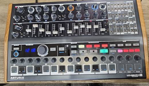 Arturia MiniBrute 2S Desktop Synthesizer W/Pads | Long & McQuade